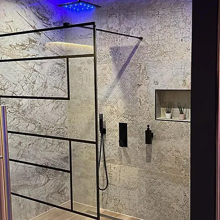 Apartment Aura *